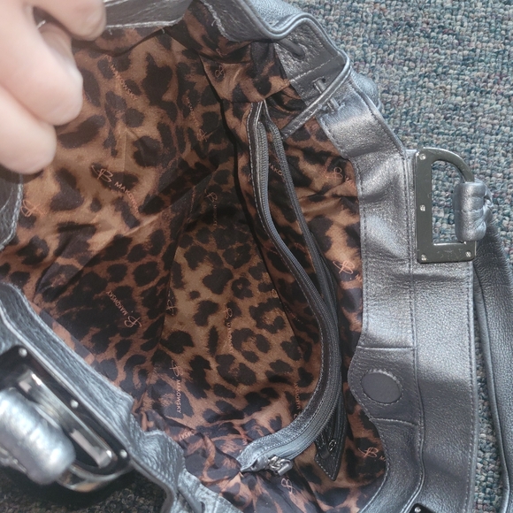 B. Makowsky Elegant Silver Women's Shoulder Bag - Picture 5 of 13